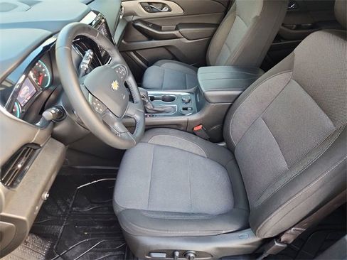 Used 2023 Chevrolet Traverse LT image 18