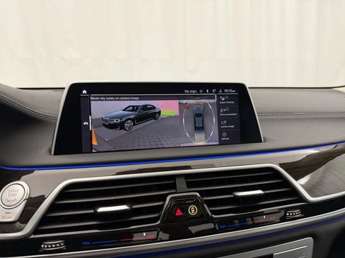 Used 2022 BMW 740i xDrive w/ Premium Package AWD/4WD image 28