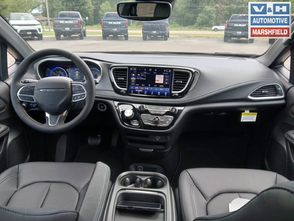 New 2027 Chrysler Pacifica Select FWD image 26