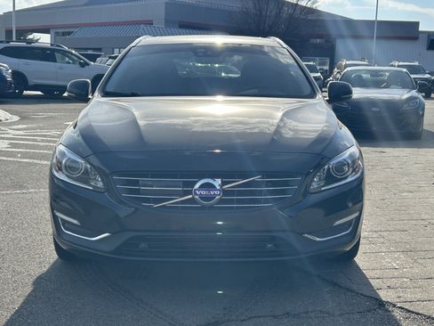 Used 2017 Volvo V60 T5 Platinum w/ Climate Package image 2