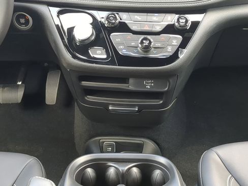 New 2026 Chrysler Pacifica Select image 17