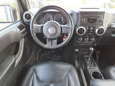 Used 2017 Jeep Wrangler Unlimited Sahara w/ Connectivity Group AWD/4WD image 27