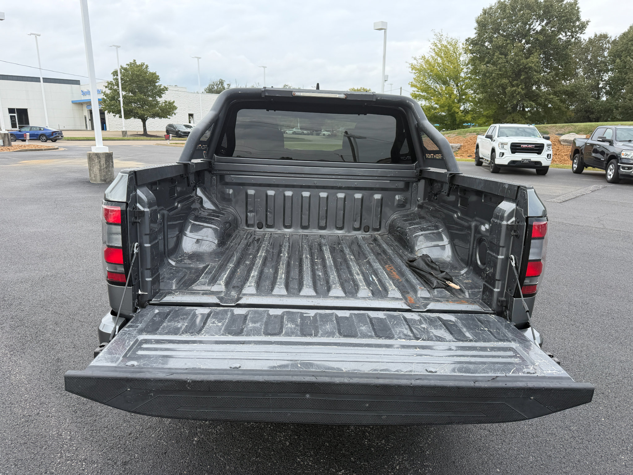 Used 2023 Nissan Frontier SV w/ Midnight Edition Package AWD/4WD image 13