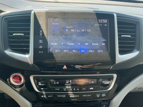 Used 2016 Honda Pilot Touring image 23