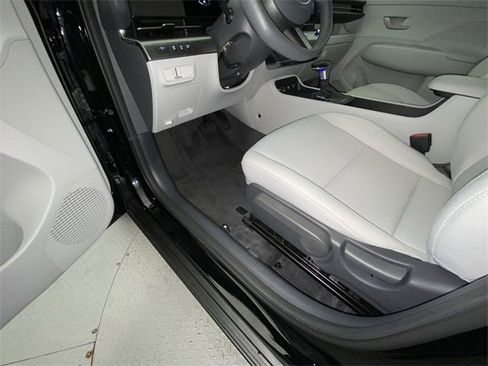 Used 2026 Hyundai Kona SE image 12