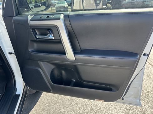 Used 2020 Toyota 4Runner SR5 AWD/4WD image 21