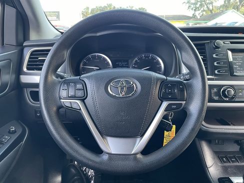 Used 2016 Toyota Highlander LE FWD image 26