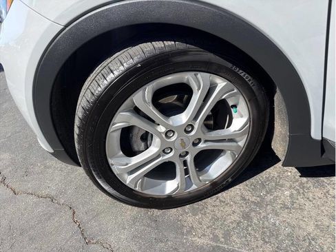 Used 2021 Chevrolet Bolt LT FWD image 33