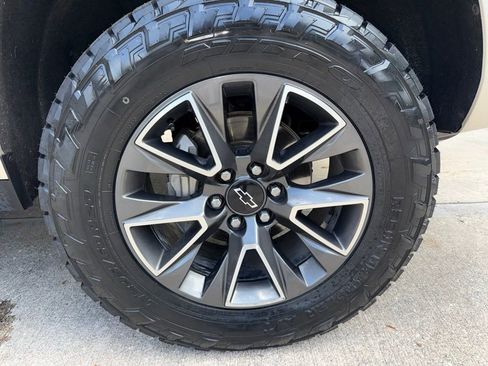 Used 2021 Chevrolet Tahoe Z71 w/ Luxury Package AWD/4WD image 58