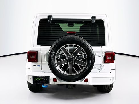 Used 2023 Jeep Wrangler Unlimited Sahara AWD/4WD image 7