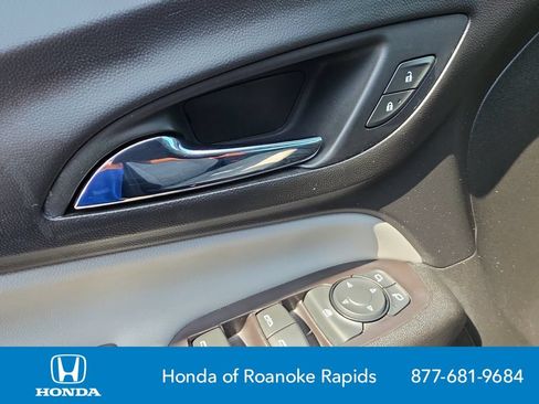 Used 2022 Chevrolet Equinox LS AWD/4WD image 11