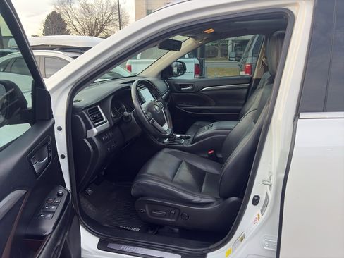 Used 2018 Toyota Highlander Limited image 12