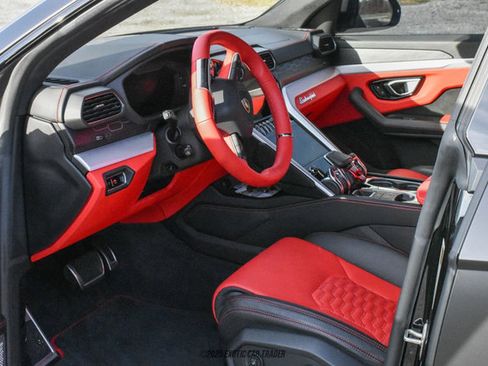 Used 2020 Lamborghini Urus image 32