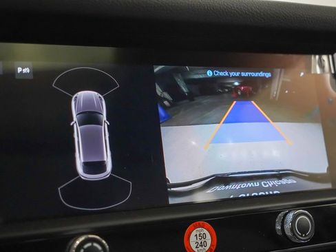 Certified 2025 Porsche Macan image 31