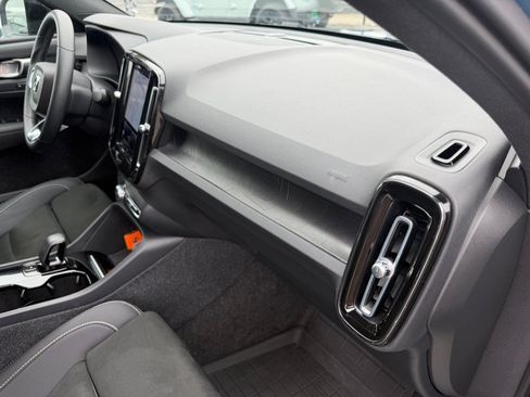 Used 2023 Volvo C40 P8 Recharge Plus w/ Protection Package Premier AWD/4WD image 28