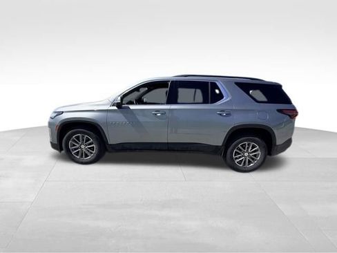 Used 2023 Chevrolet Traverse LT image 3