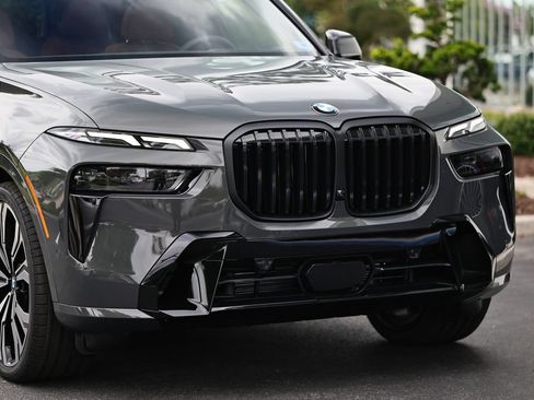 New 2027 BMW X7 xDrive40i w/ Executive Package AWD/4WD image 2