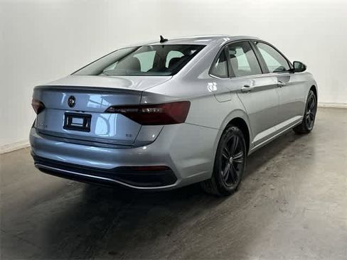 Certified 2023 Volkswagen Jetta SE w/ Panoramic Sunroof Package image 34