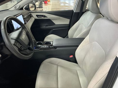 Used 2025 Toyota Camry XLE image 9