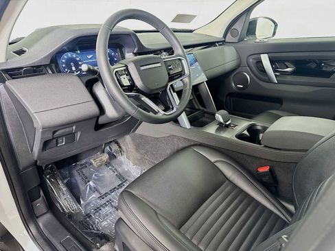 Used 2025 Land Rover Discovery Sport S image 9