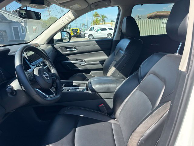 Used 2024 Nissan Pathfinder SL FWD image 9