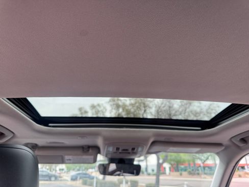 Certified 2024 Toyota Highlander XLE FWD image 32