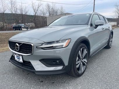Used 2025 Volvo V60 B5 Cross Country Plus