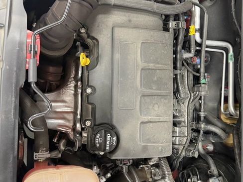 Used 2020 Chevrolet Trax LT w/ LT Convenience Package image 11