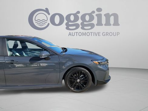 Used 2025 Toyota Camry SE FWD image 32