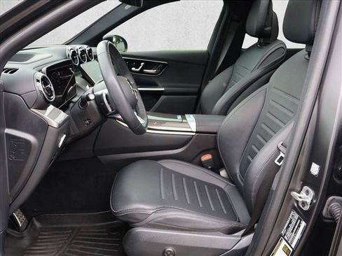 Used 2024 Mercedes-Benz GLC 300 4MATIC image 24