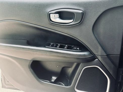 Used 2018 Jeep Compass Latitude w/ Popular Equipment Group AWD/4WD image 25