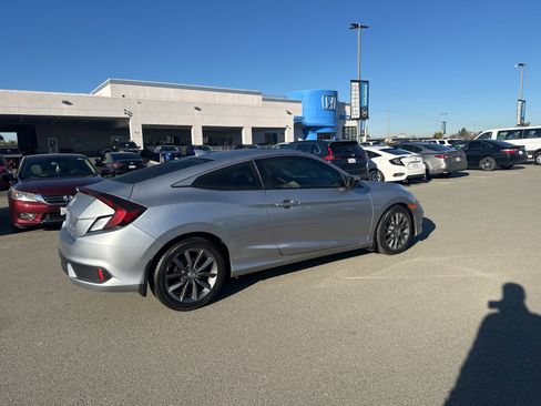 Used 2020 Honda Civic EX image 3