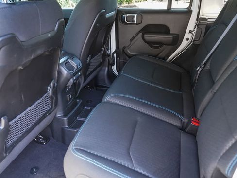 Used 2025 Jeep Wrangler Unlimited Rubicon 4xe w/ Convenience Group AWD/4WD image 17