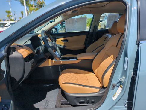 Used 2024 Nissan Sentra SV w/ SV Premium Package FWD image 14