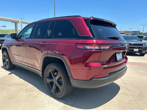 Used 2024 Jeep Grand Cherokee Altitude AWD/4WD image 7