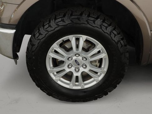 Used 2015 Ford F150 Lariat w/ Equipment Group 501A Mid AWD/4WD image 4