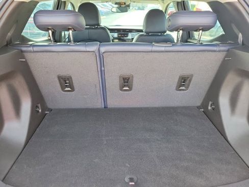 Used 2022 Chevrolet Bolt EUV LT w/ Convenience Package image 8