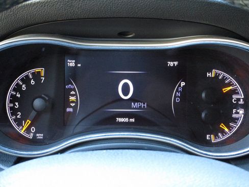 Used 2017 Jeep Grand Cherokee Laredo image 15