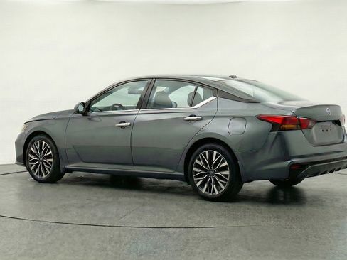 Used 2025 Nissan Altima 2.5 SV image 6