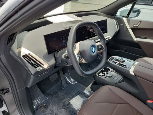 Used 2024 BMW iX xDrive50 w/ Sport Package AWD/4WD image 19