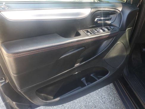 Used 2016 Dodge Grand Caravan R/T image 12