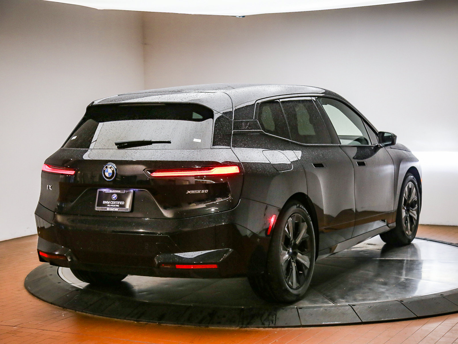 Certified 2023 BMW iX xDrive50 w/ Premium Package AWD/4WD image 7