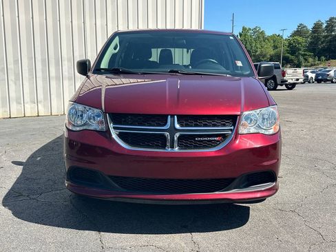 Used 2018 Dodge Grand Caravan SE FWD image 2