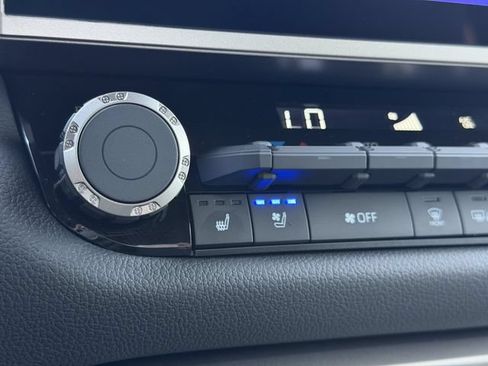 New 2026 Toyota Tundra Limited AWD/4WD image 21