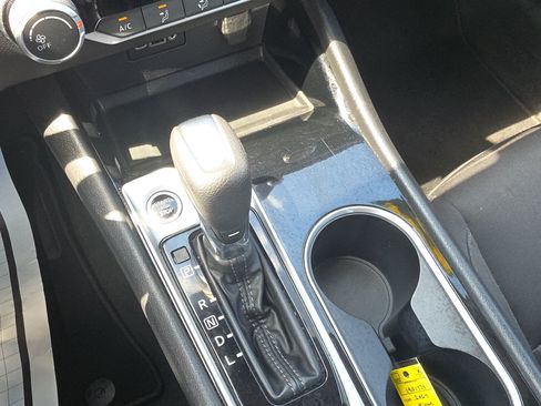 Used 2024 Nissan Altima 2.5 SV FWD image 9