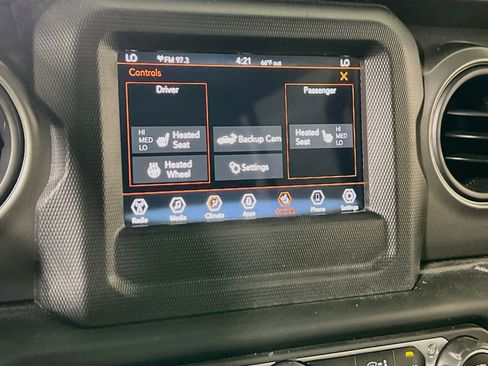 Used 2023 Jeep Gladiator Sport AWD/4WD image 19
