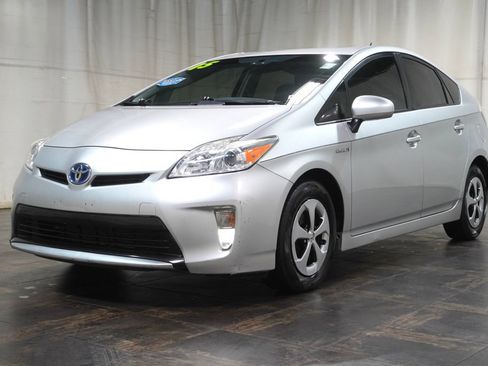Used 2015 Toyota Prius Two FWD image 2