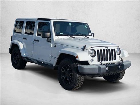 Used 2018 Jeep Wrangler Unlimited Sahara AWD/4WD image 3