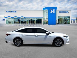 Used 2021 Toyota Avalon XLE w/ Moonroof Package FWD video 2
