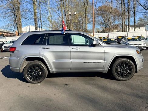 Used 2021 Jeep Grand Cherokee Laredo X AWD/4WD image 5